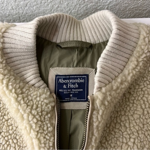 Abercrombie & Fitch Oversized Sherpa Zip Up Bomber Jacket Size M - Picture 5 of 12